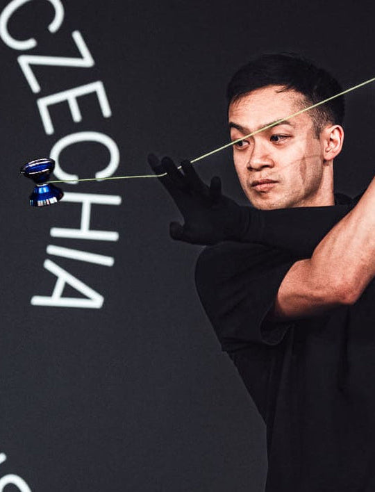 Professional yo-yo player Brandon vu performing an advanced trick with a blue yo-yo at the 2025 World Yo-Yo